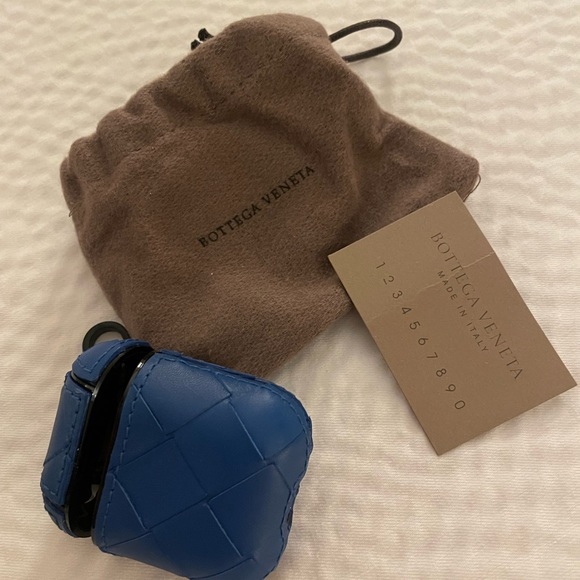 Bottega Veneta Blue Leather Airpods Case With Keychain Clip - Picture 3 of 7